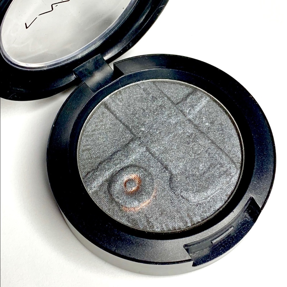 MAC Cosmetics_STOVEPIPE BLACK_EYE SHADOW